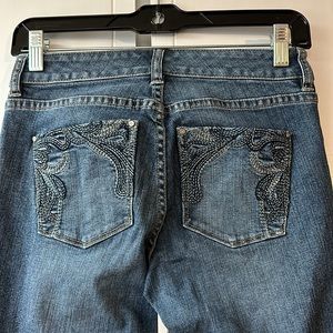 WHITE HOUSE BLACK MARKET BLANC BOOT LEG JEANS. Size 00R. Blue w/blue embroidery